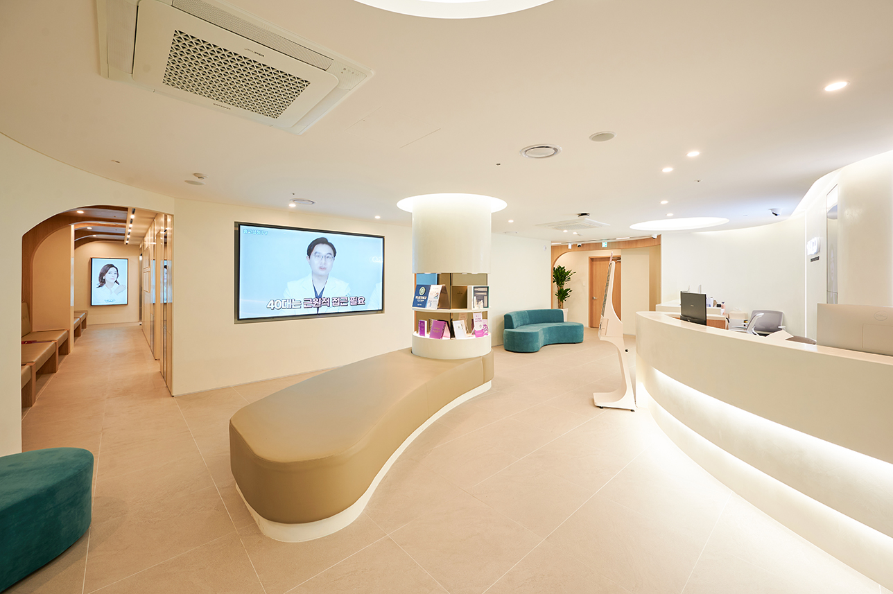Hugo Plastic Surgery — Clinic lobby · Hugo Plastic Surgery