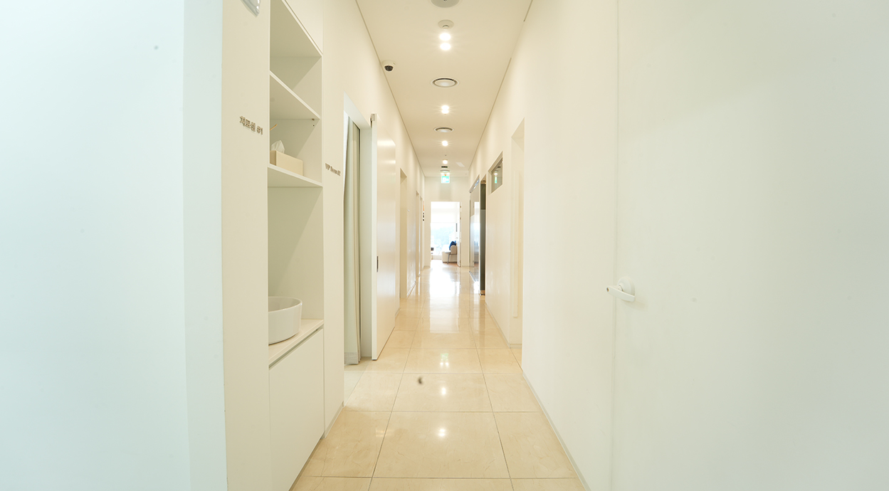 Soonplus Plastic Surgery — Clinic hallway · Soonplus Plastic Surgery